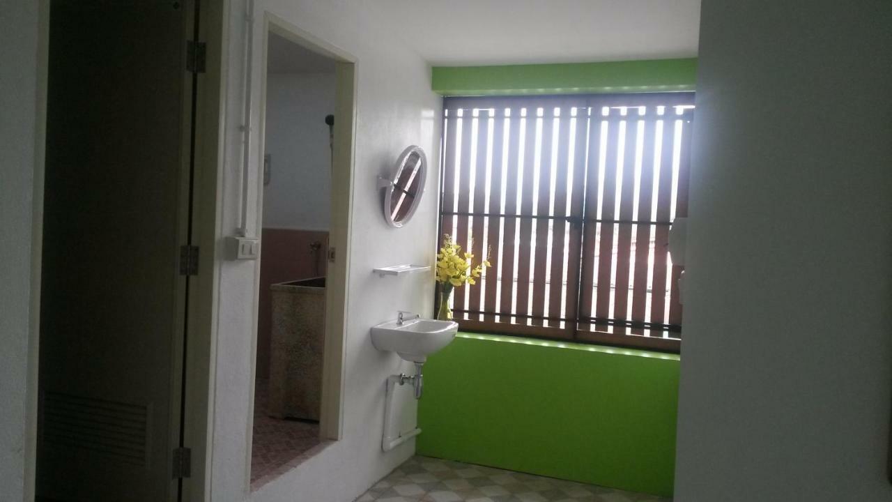 Madinah Hostel Ranong Ban Lum Than Экстерьер фото
